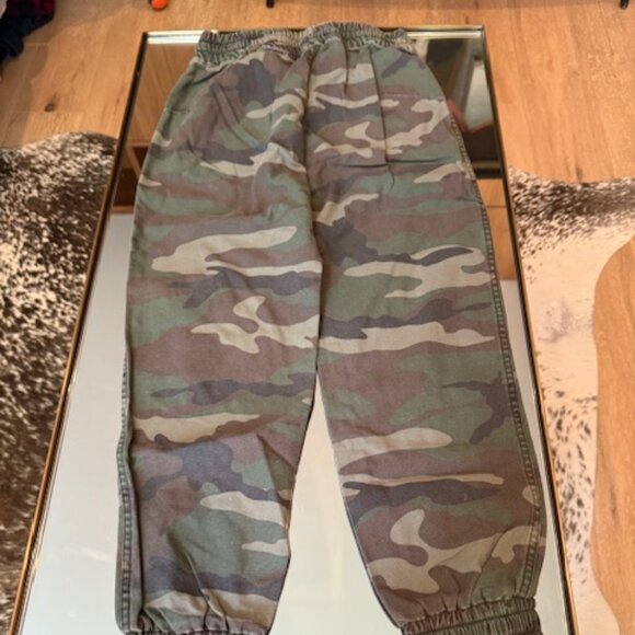 Pre-loved TNA Camo Joggers in Green/Brown - Size XS - Picture 4 of 5